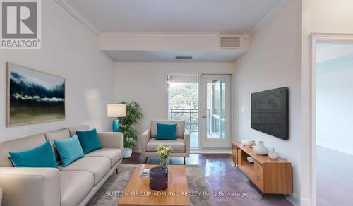 432 - 8201 Islington Avenue, Vaughan, ON - Indoor Photo Showing Living Room