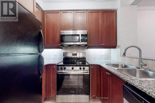 432 - 8201 Islington Avenue, Vaughan, ON - Indoor Photo Showing Kitchen With Double Sink