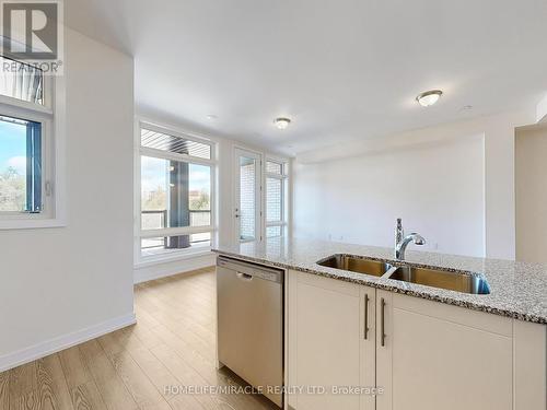 41 Kintall Way, Vaughan, ON - Indoor Photo Showing Kitchen With Double Sink