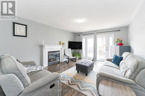 4 Callander Crescent, New Tecumseth, ON - Indoor Photo Showing Living Room With Fireplace