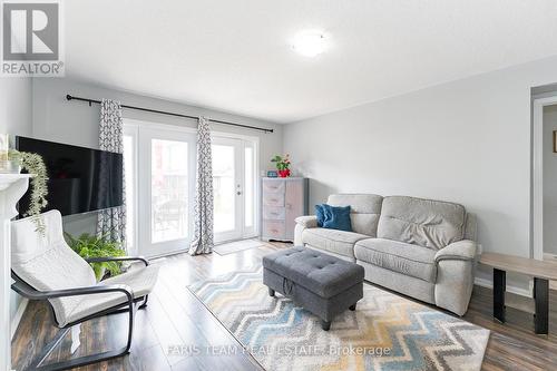 4 Callander Crescent, New Tecumseth, ON - Indoor Photo Showing Living Room