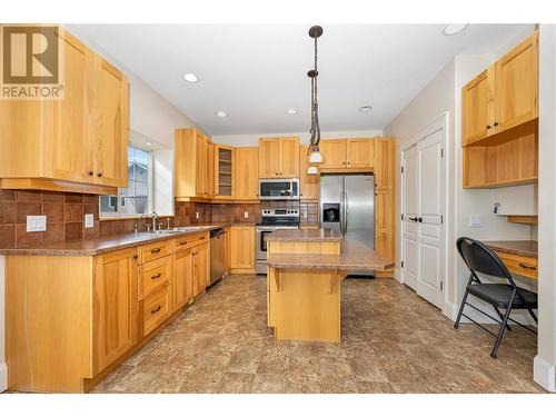 2067 Okanagan Street, Armstrong, BC - Indoor Photo Showing Kitchen With Double Sink