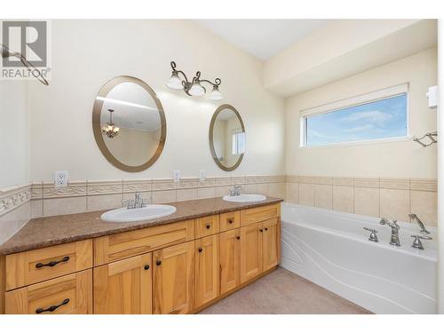 2067 Okanagan Street, Armstrong, BC - Indoor Photo Showing Bathroom