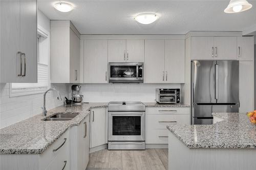 3493 Oak Crescent, West Kelowna, BC - Indoor Photo Showing Kitchen With Double Sink With Upgraded Kitchen