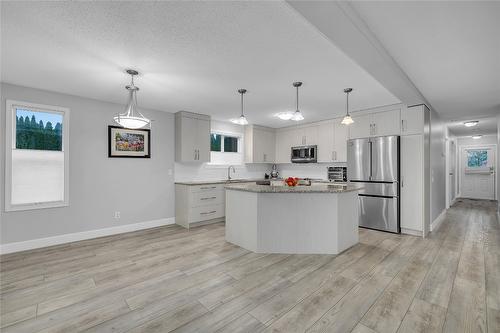 3493 Oak Crescent, West Kelowna, BC - Indoor Photo Showing Kitchen With Upgraded Kitchen