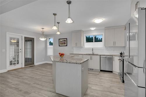 3493 Oak Crescent, West Kelowna, BC - Indoor Photo Showing Kitchen With Upgraded Kitchen