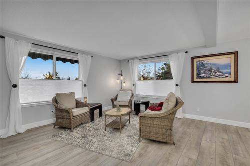 3493 Oak Crescent, West Kelowna, BC - Indoor Photo Showing Living Room