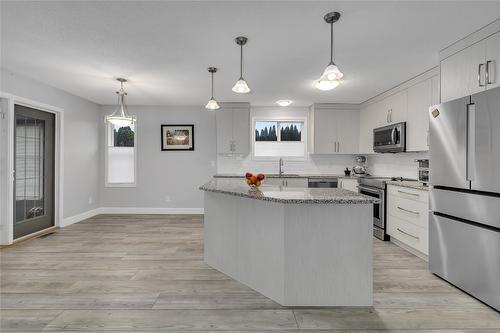 3493 Oak Crescent, West Kelowna, BC - Indoor Photo Showing Kitchen With Upgraded Kitchen