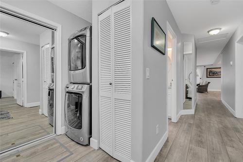 3493 Oak Crescent, West Kelowna, BC - Indoor Photo Showing Laundry Room