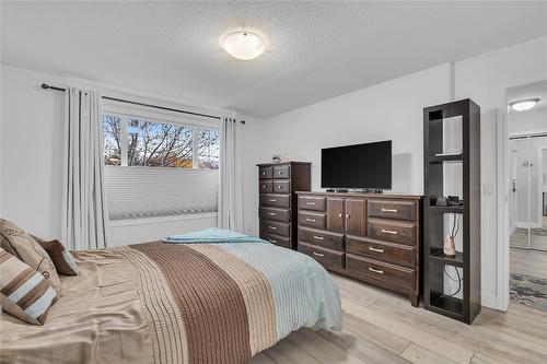 3493 Oak Crescent, West Kelowna, BC - Indoor Photo Showing Bedroom