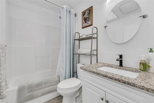 3493 Oak Crescent, West Kelowna, BC - Indoor Photo Showing Bathroom