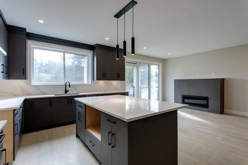 1675 Harbour View Crescent, West Kelowna, BC - Indoor Photo Showing Kitchen With Upgraded Kitchen