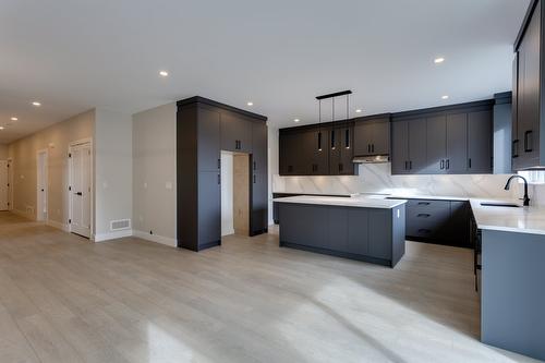 1675 Harbour View Crescent, West Kelowna, BC - Indoor Photo Showing Kitchen