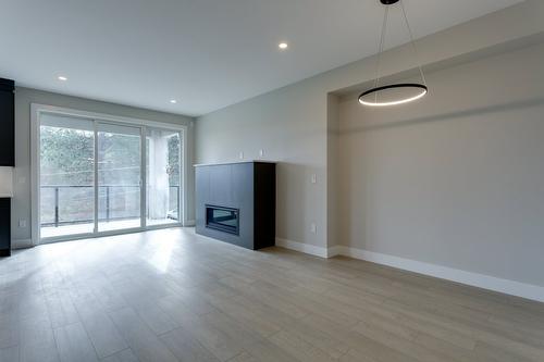 1675 Harbour View Crescent, West Kelowna, BC - Indoor Photo Showing Living Room With Fireplace