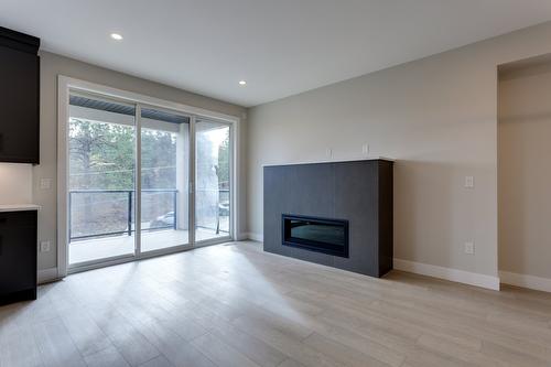 1675 Harbour View Crescent, West Kelowna, BC - Indoor Photo Showing Living Room With Fireplace