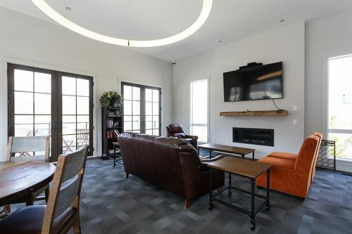 1675 Harbour View Crescent, West Kelowna, BC - Indoor Photo Showing Living Room With Fireplace