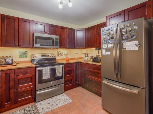 308-1750 Atkinson Street, Penticton, BC - Indoor Photo Showing Kitchen