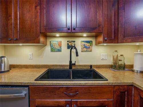 308-1750 Atkinson Street, Penticton, BC - Indoor Photo Showing Kitchen With Double Sink