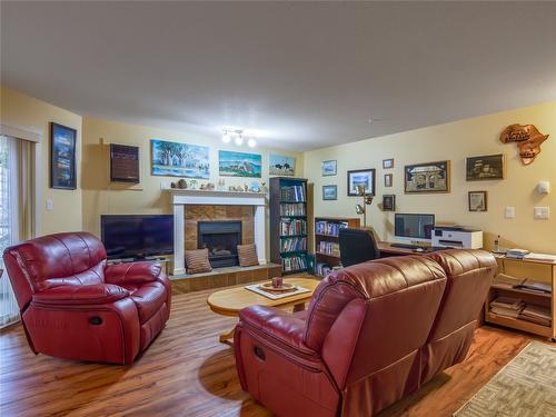 308-1750 Atkinson Street, Penticton, BC - Indoor Photo Showing Living Room With Fireplace