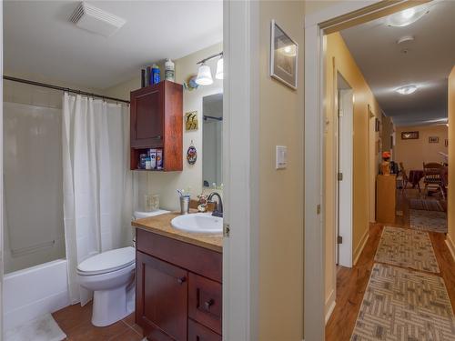 308-1750 Atkinson Street, Penticton, BC - Indoor Photo Showing Bathroom