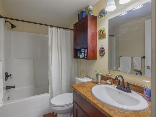 308-1750 Atkinson Street, Penticton, BC - Indoor Photo Showing Bathroom