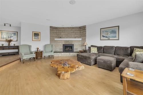 1686 Pritchard Drive, West Kelowna, BC - Indoor Photo Showing Living Room With Fireplace