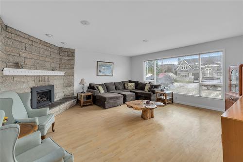 1686 Pritchard Drive, West Kelowna, BC - Indoor Photo Showing Living Room With Fireplace