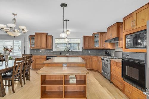 1686 Pritchard Drive, West Kelowna, BC - Indoor Photo Showing Kitchen