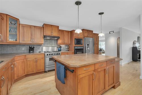 1686 Pritchard Drive, West Kelowna, BC - Indoor Photo Showing Kitchen