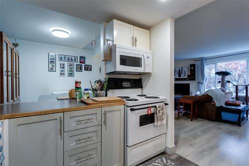 29-1471 Inkar Road, Kelowna, BC - Indoor Photo Showing Kitchen