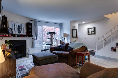 29-1471 Inkar Road, Kelowna, BC - Indoor Photo Showing Living Room