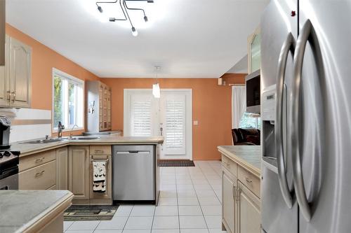 106-650 Lexington Drive, Kelowna, BC - Indoor Photo Showing Kitchen With Double Sink