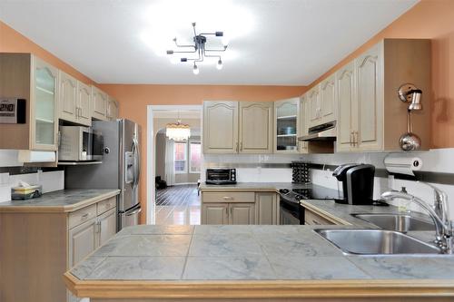 106-650 Lexington Drive, Kelowna, BC - Indoor Photo Showing Kitchen With Double Sink