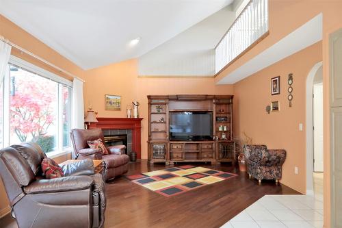 106-650 Lexington Drive, Kelowna, BC - Indoor Photo Showing Living Room With Fireplace