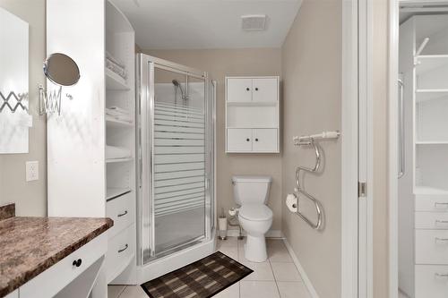 106-650 Lexington Drive, Kelowna, BC - Indoor Photo Showing Bathroom