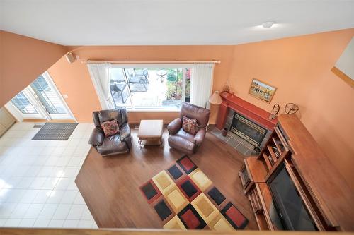 106-650 Lexington Drive, Kelowna, BC - Indoor Photo Showing Living Room With Fireplace