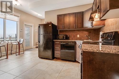 734 Kuipers Crescent, Kelowna, BC - Indoor Photo Showing Kitchen