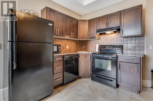 734 Kuipers Crescent, Kelowna, BC - Indoor Photo Showing Kitchen