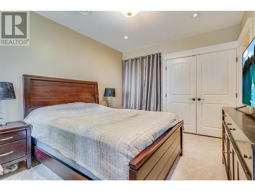 734 Kuipers Crescent, Kelowna, BC - Indoor Photo Showing Bedroom