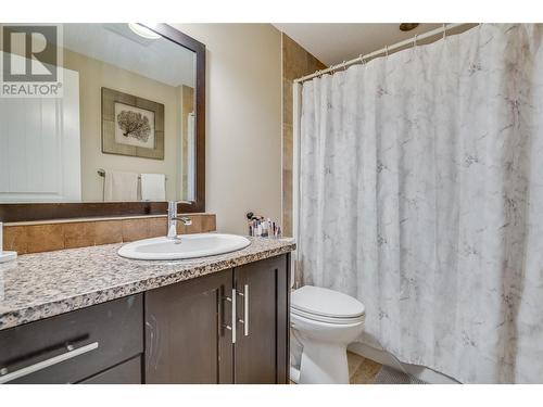 734 Kuipers Crescent, Kelowna, BC - Indoor Photo Showing Bathroom