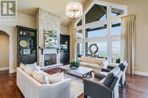 734 Kuipers Crescent, Kelowna, BC - Indoor Photo Showing Living Room With Fireplace