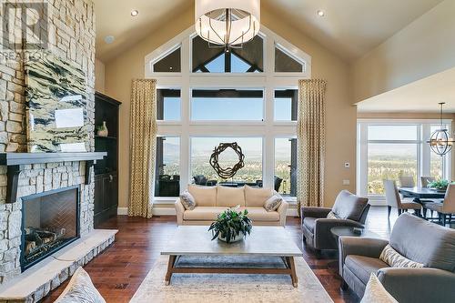 734 Kuipers Crescent, Kelowna, BC - Indoor Photo Showing Living Room With Fireplace