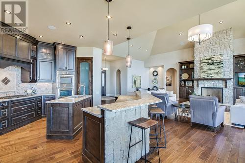 734 Kuipers Crescent, Kelowna, BC - Indoor Photo Showing Kitchen With Upgraded Kitchen