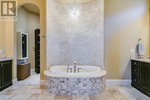 734 Kuipers Crescent, Kelowna, BC - Indoor Photo Showing Bathroom