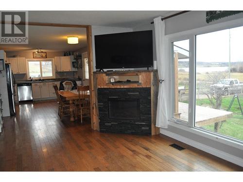 14424 Round Lake Road, Smithers, BC - Indoor Photo Showing Living Room