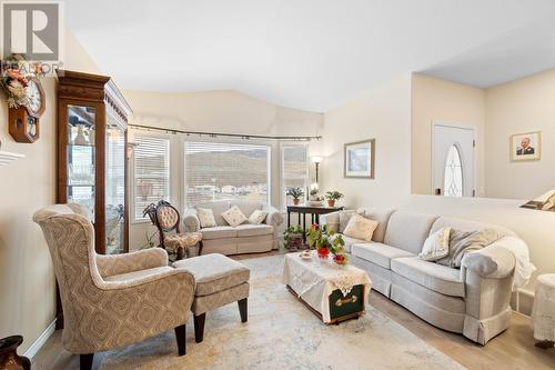 1655 Woodburn Drive, Cache Creek, BC - Indoor Photo Showing Living Room