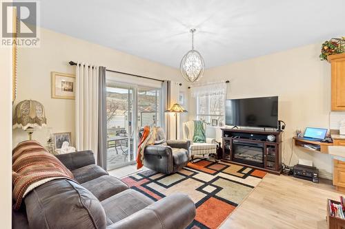 1655 Woodburn Drive, Cache Creek, BC - Indoor Photo Showing Living Room