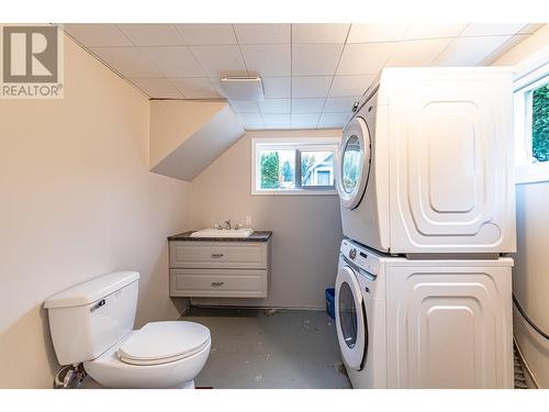 1237 Columbia Avenue, Trail, BC - Indoor Photo Showing Laundry Room