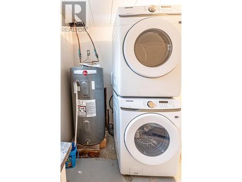 1237 Columbia Avenue, Trail, BC - Indoor Photo Showing Laundry Room