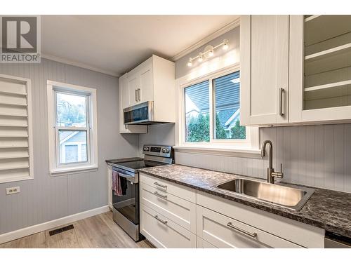 1237 Columbia Avenue, Trail, BC - Indoor Photo Showing Kitchen